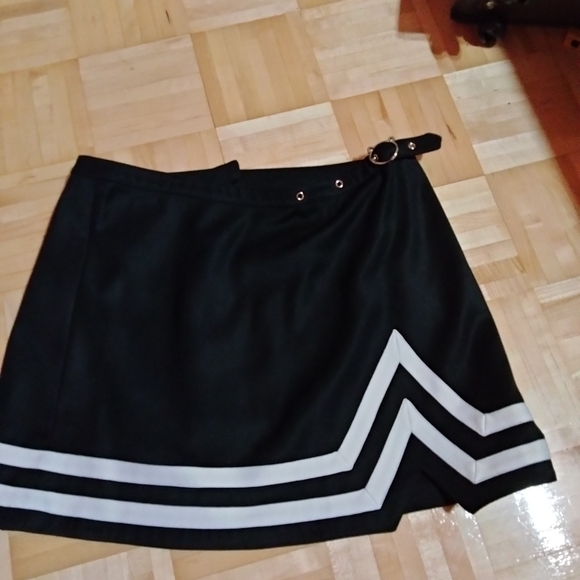 Teddy Fresh Dresses & Skirts - Teddy Fresh Black and White Skirt With Beat Buckle